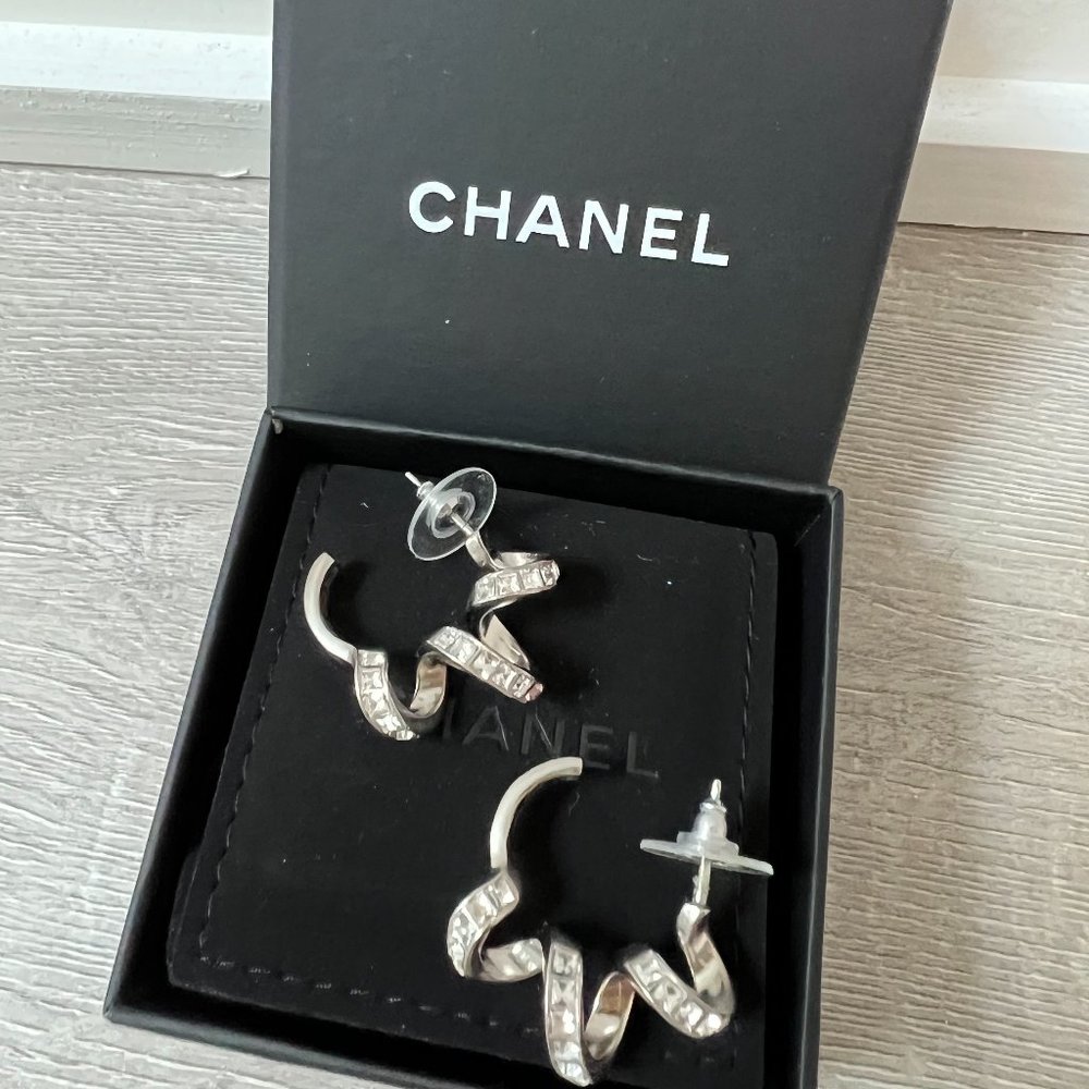 Brand new Chanel earrings in crystals ribbon design